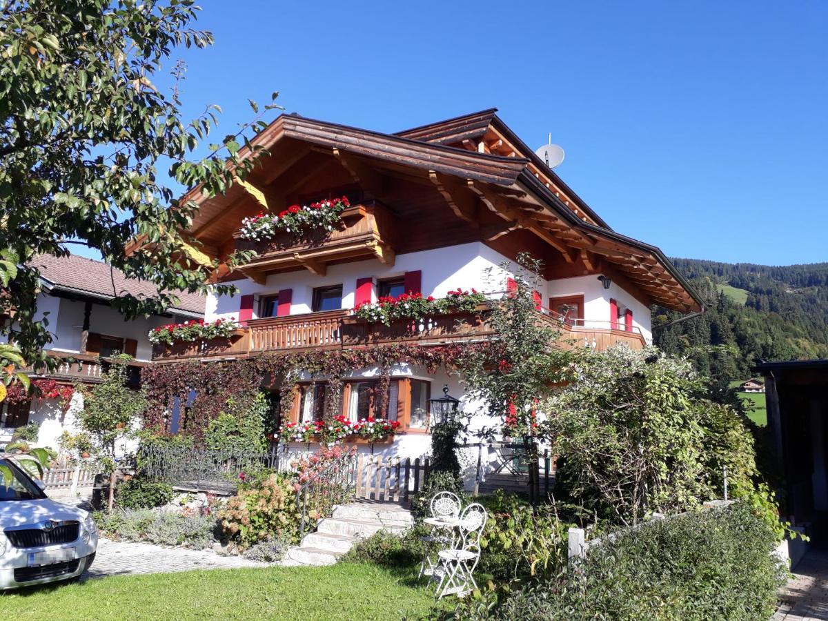 Appartamento Haus Erika Brixen im Thale Esterno foto